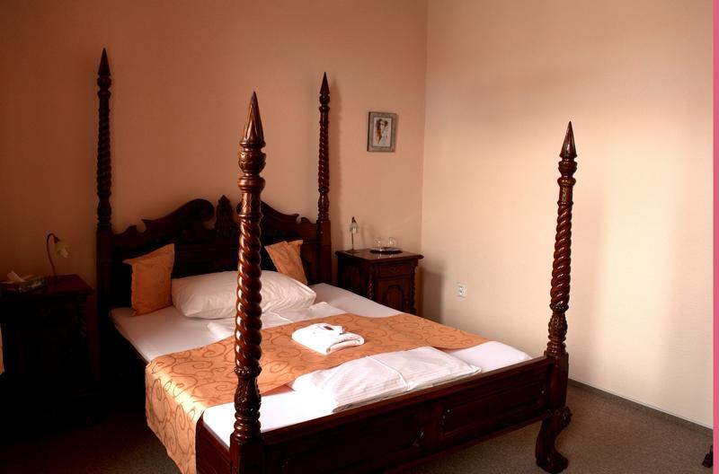 Hotel Na Kafkove ออสตราวา ภายนอก รูปภาพ